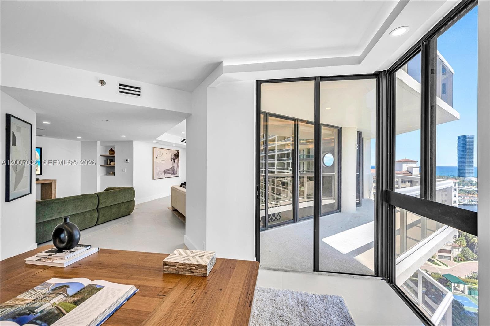 20185 E Country Club Dr 1904 photo 24