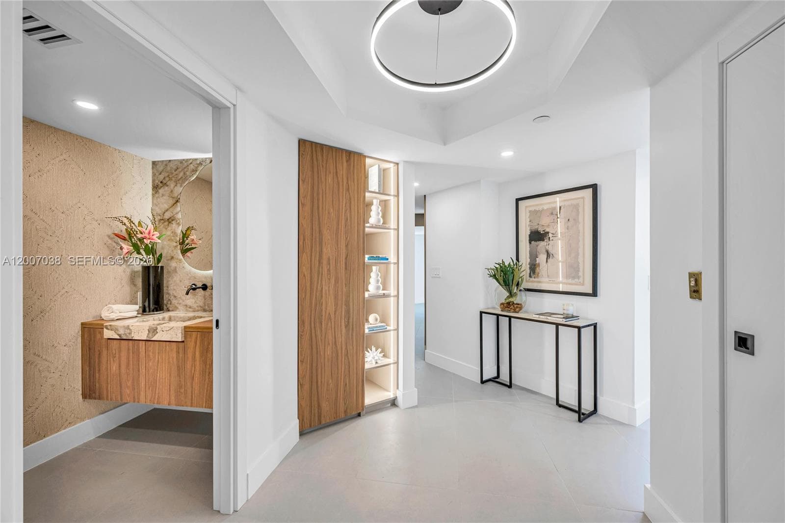 20185 E Country Club Dr 1904 photo 4