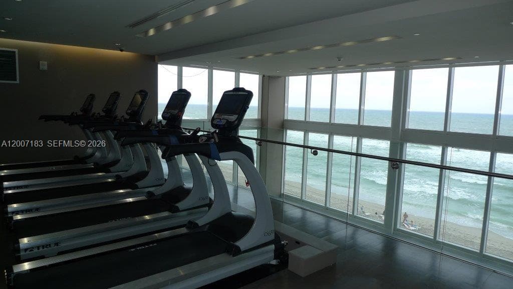 1830 Ocean Dr 1705 photo 22