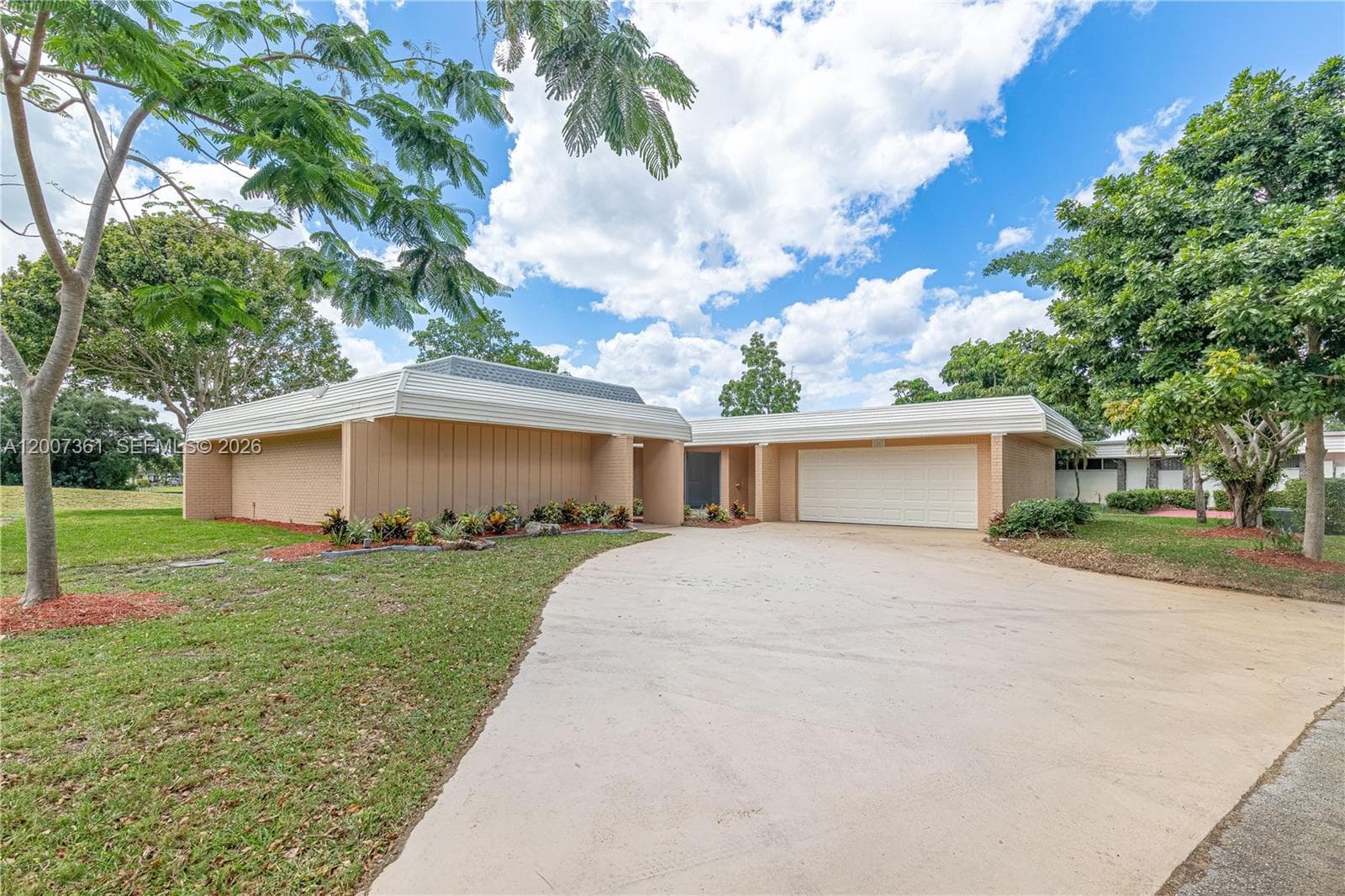 5201 Yellow Pine Ln photo 1