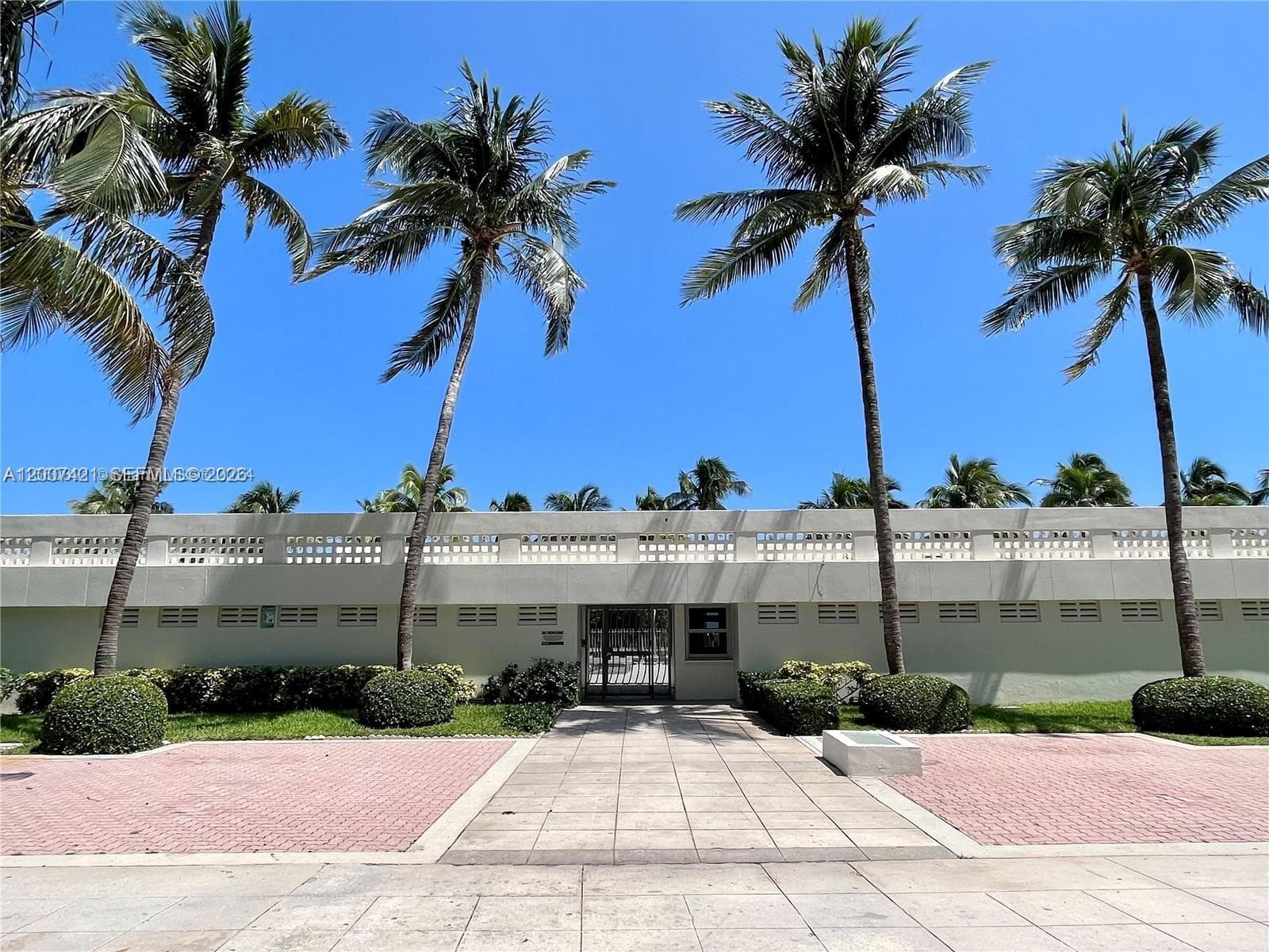 2899 Collins Ave 1040 photo 22