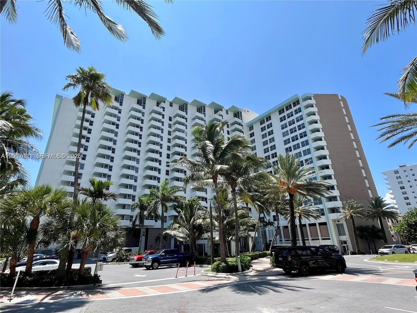 2899 Collins Ave 1040 photo 1