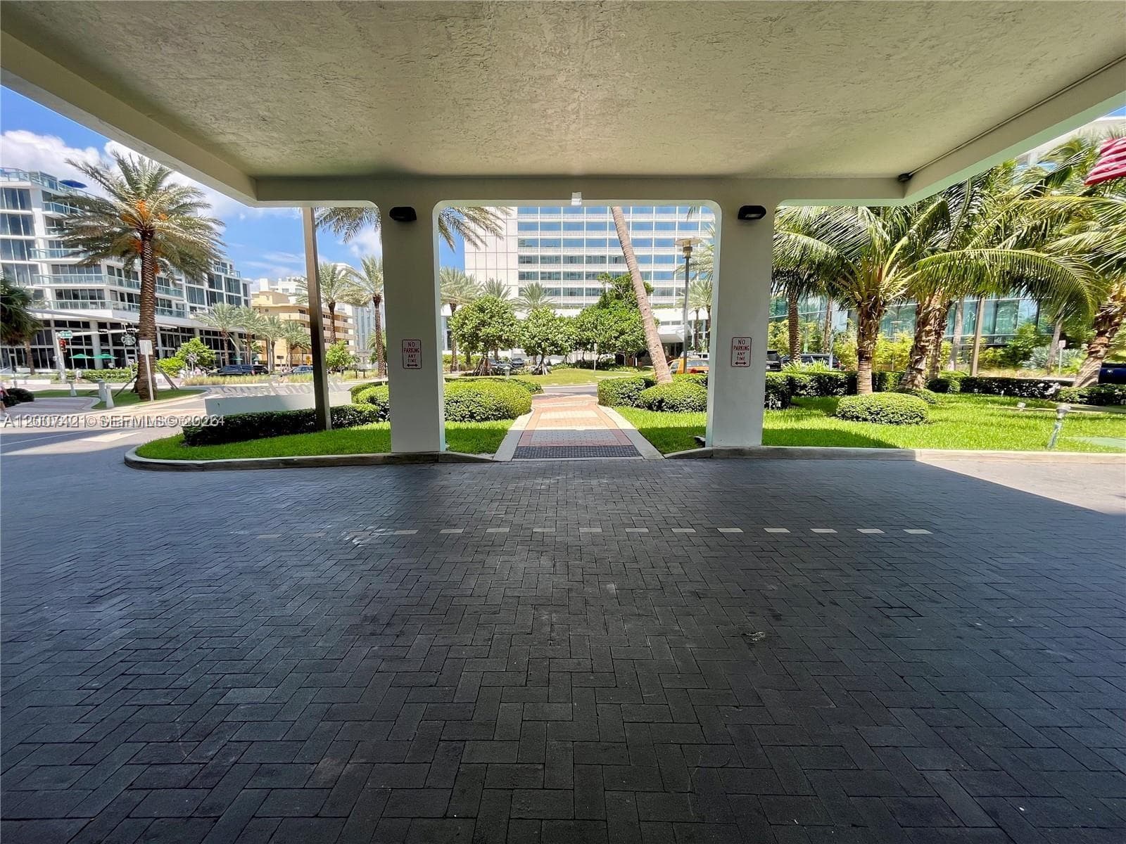 2899 Collins Ave 1040 photo 20