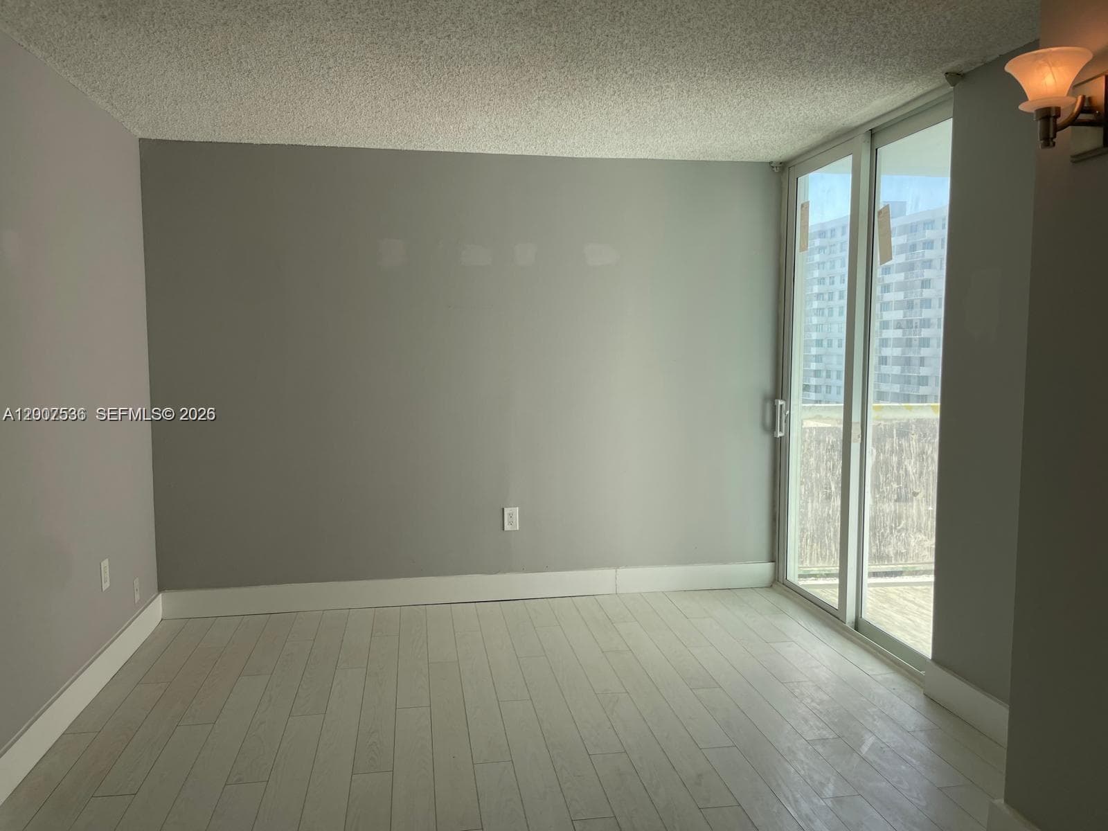 5880 Collins Ave 1006 photo 3