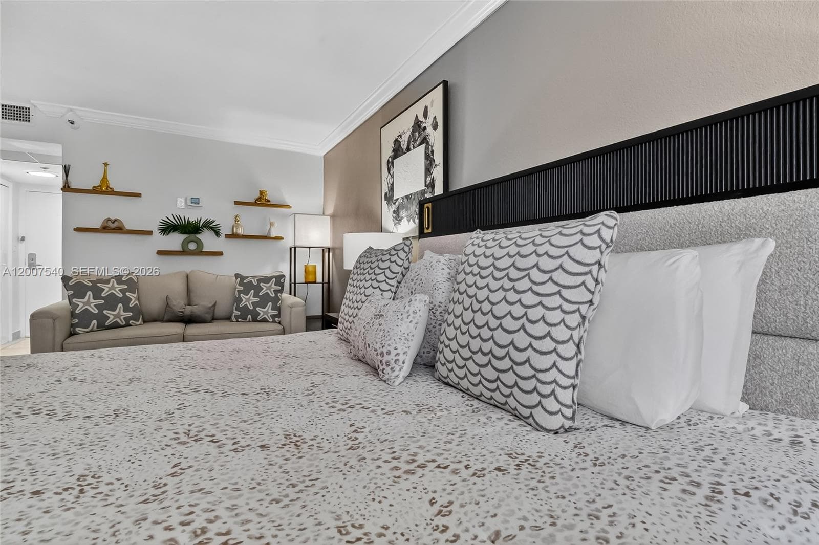 19201 Collins Ave 1123 photo 8