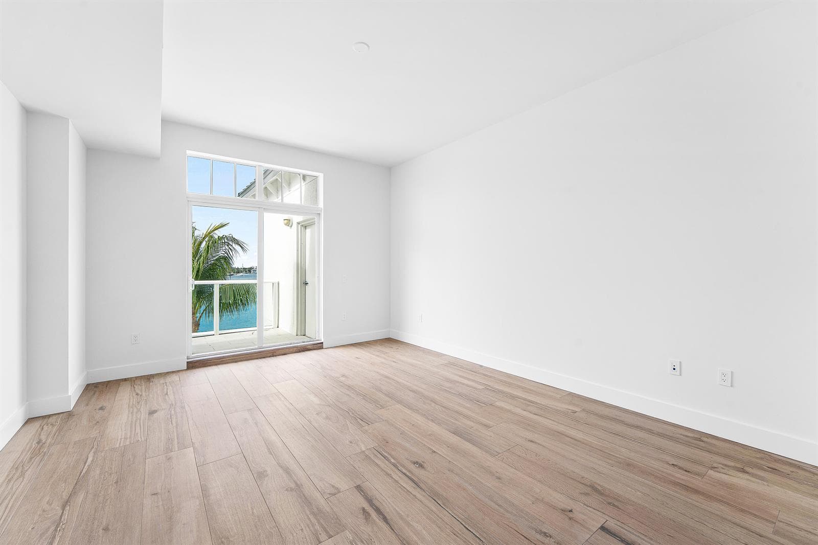 180 Lake Drive 2204 photo 24
