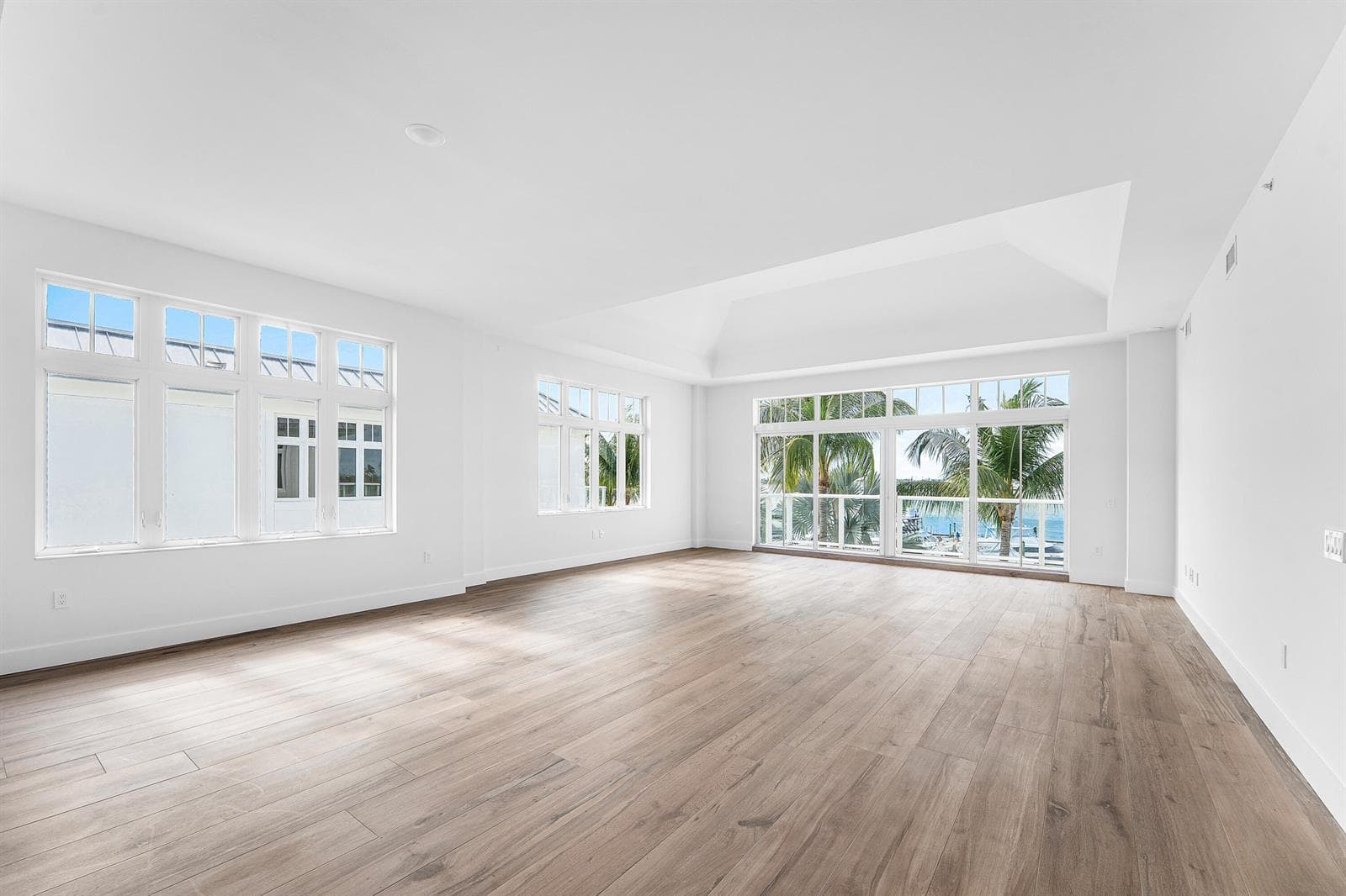 180 Lake Drive 2204 photo 14