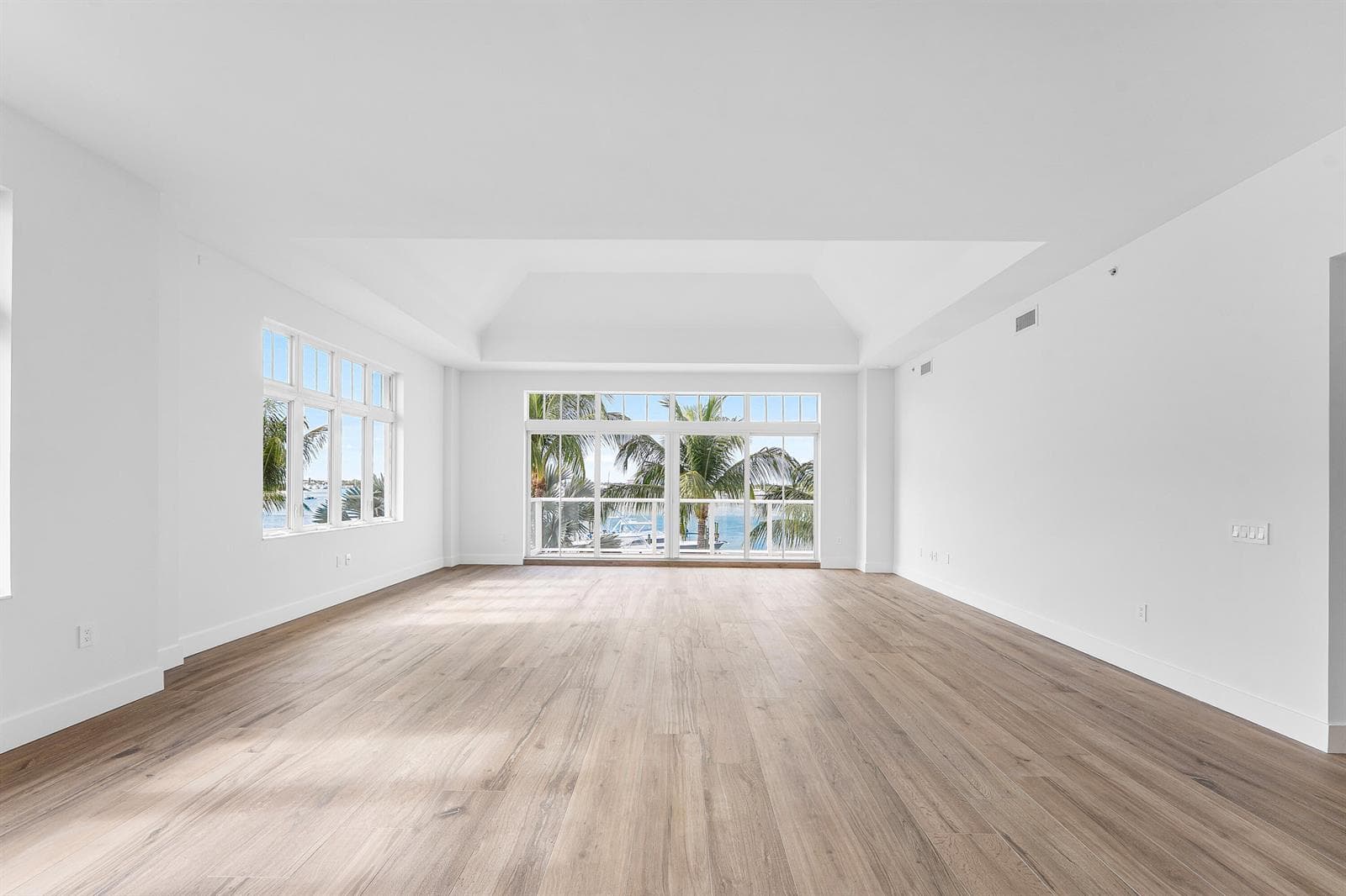 180 Lake Drive 2204 photo 15