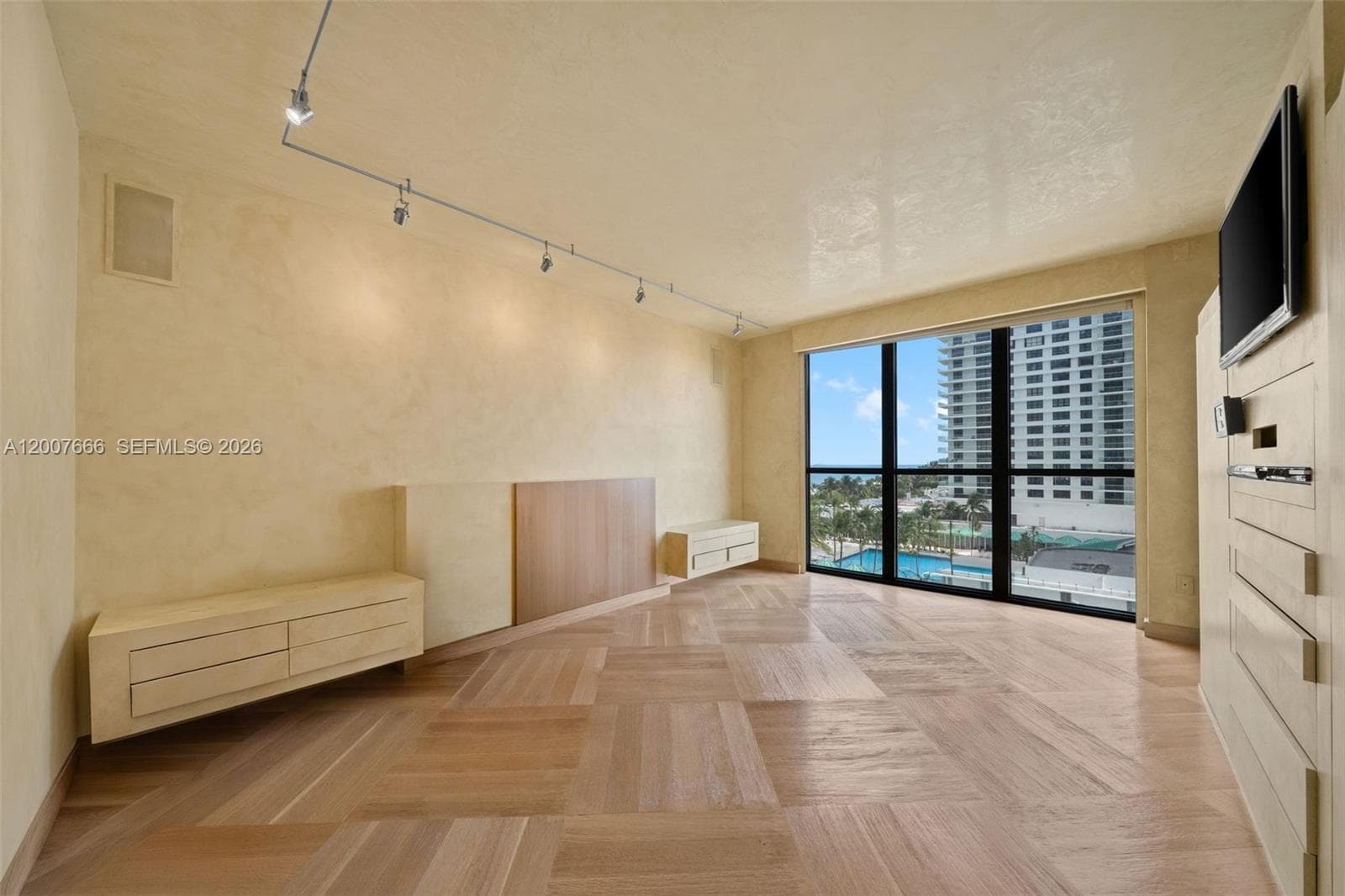 9999 Collins Ave 6G photo 23