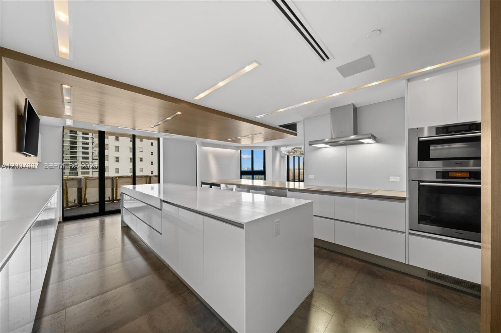 9999 Collins Ave 4