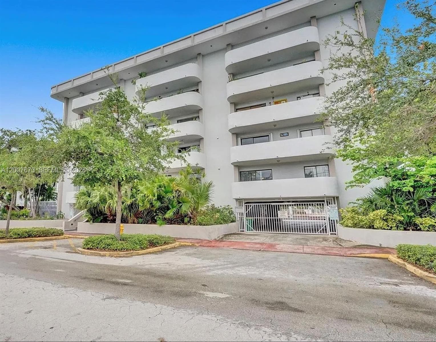 110 S Shore Dr 5B photo 1
