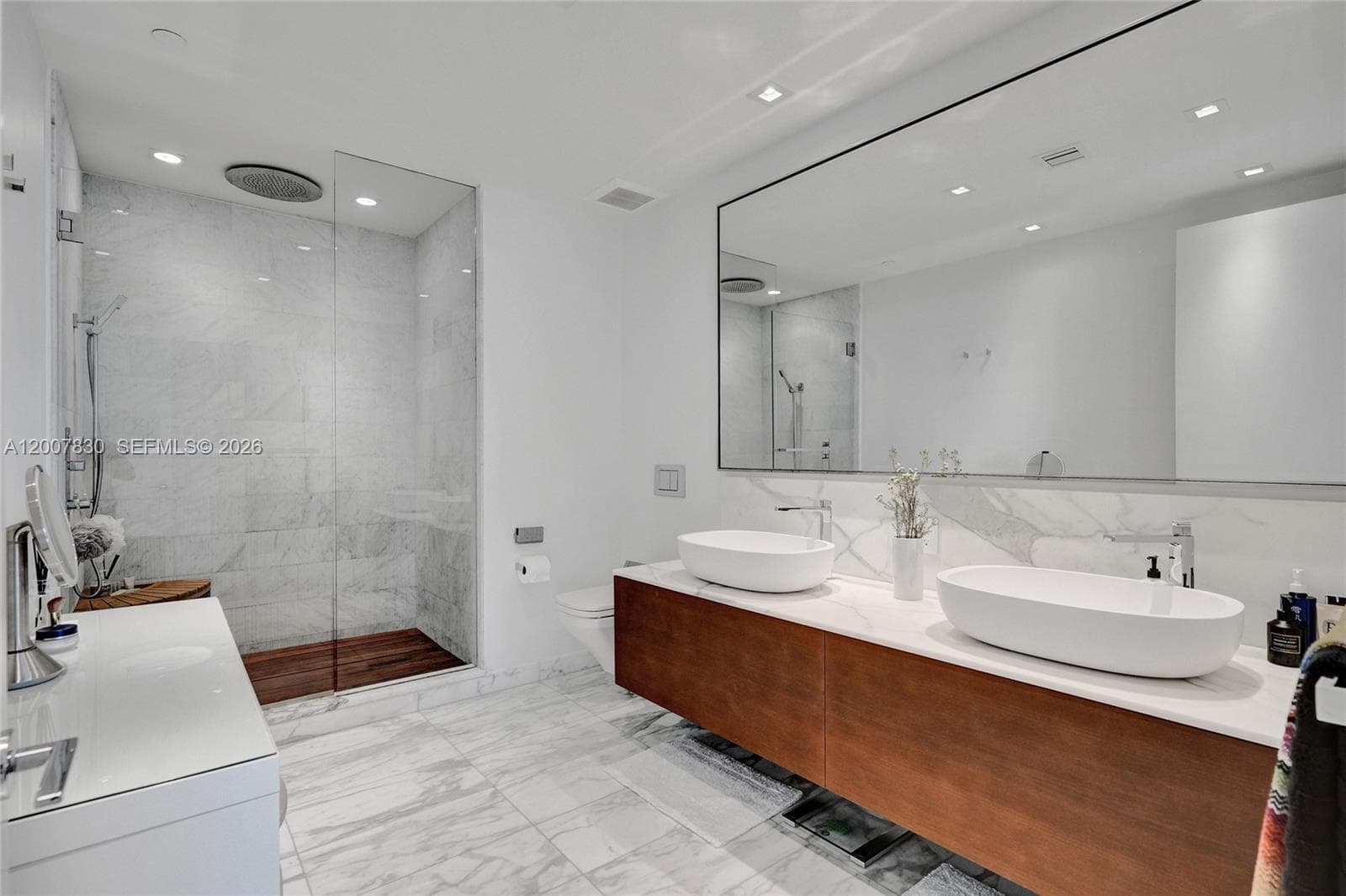 10201 Collins Ave 404 photo 19