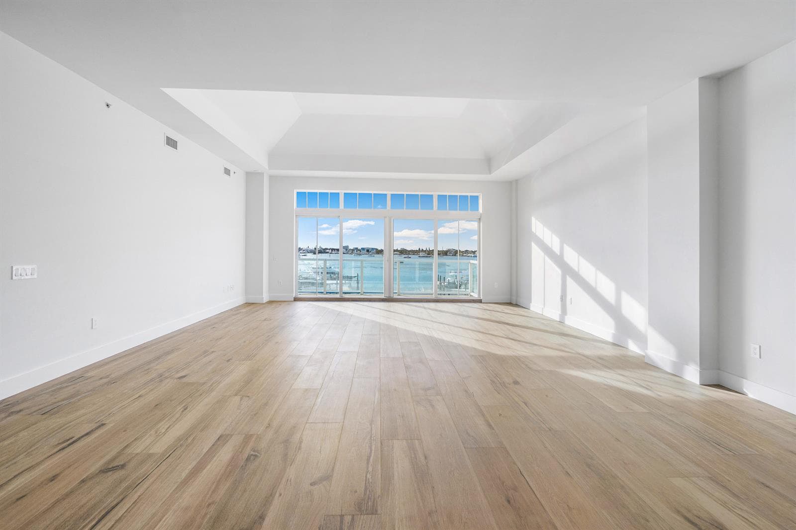 180 Lake Drive 2103 photo 22