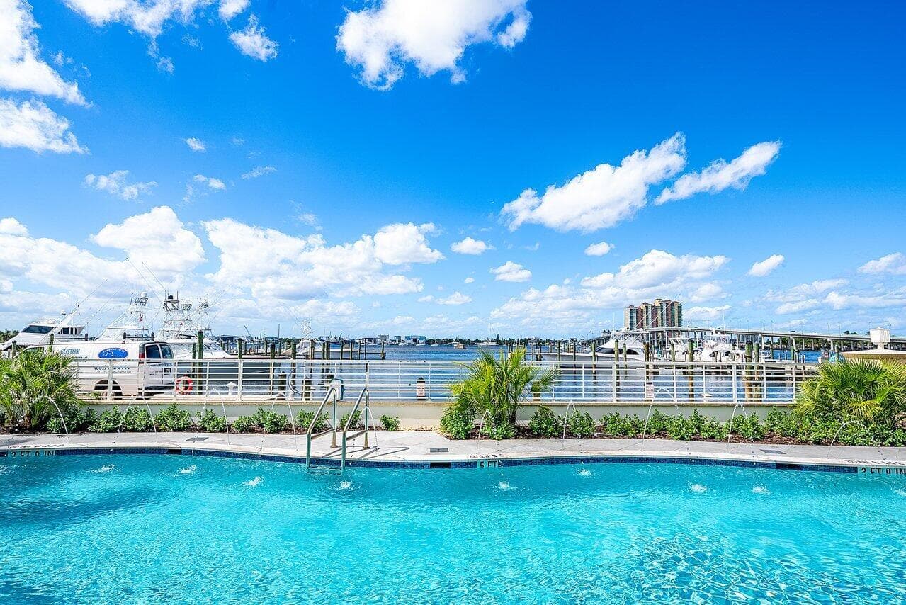 180 Lake Drive #2103 3