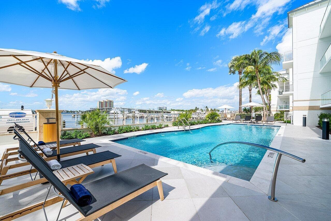 180 Lake Drive #2103 1