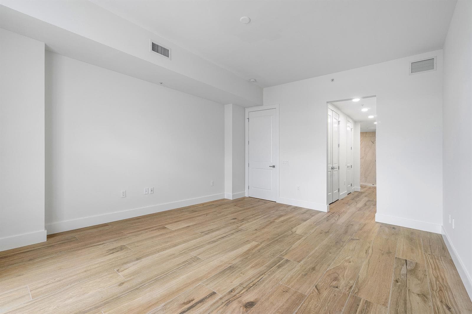 180 Lake Drive 2103 photo 25