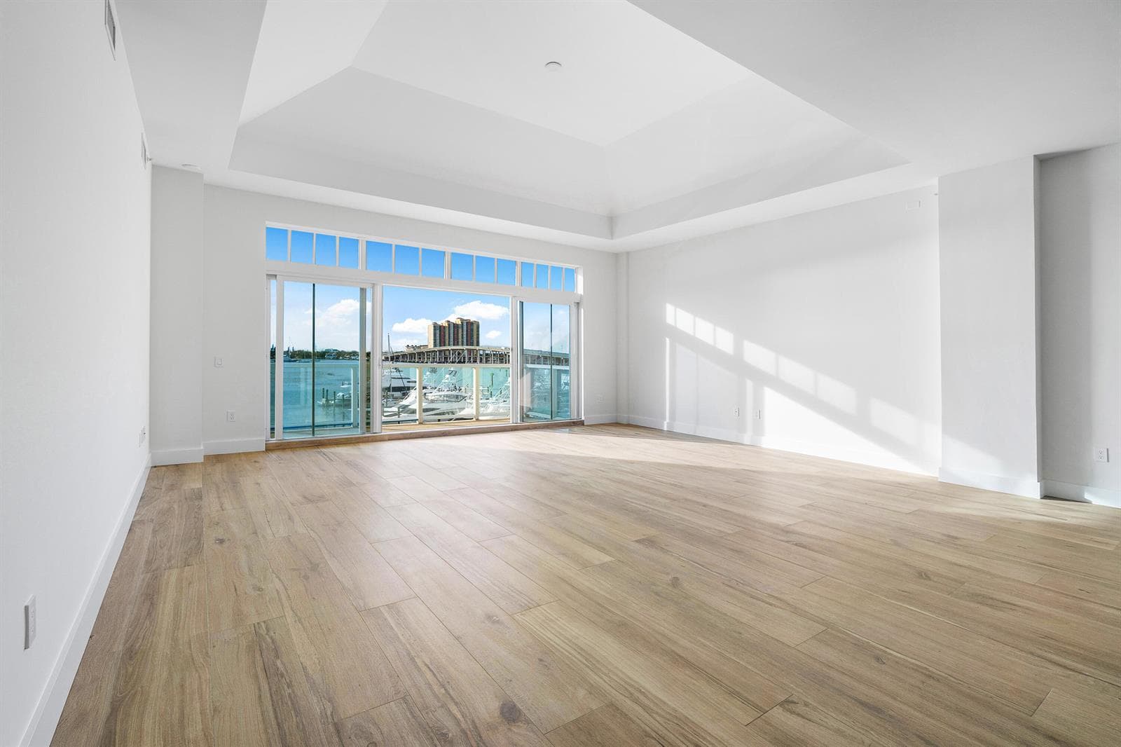 180 Lake Drive 2103 photo 21