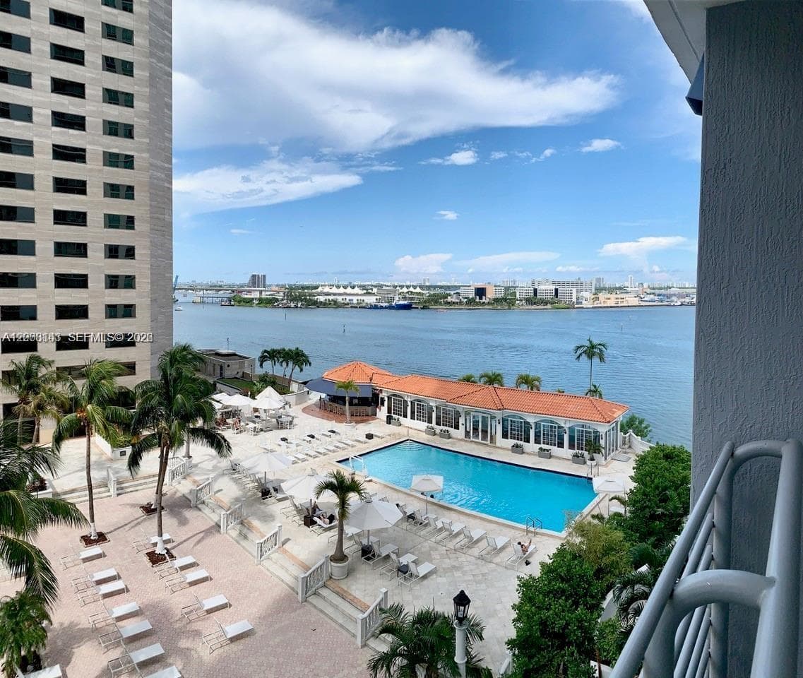 335 S Biscayne Blvd 1106 photo 2