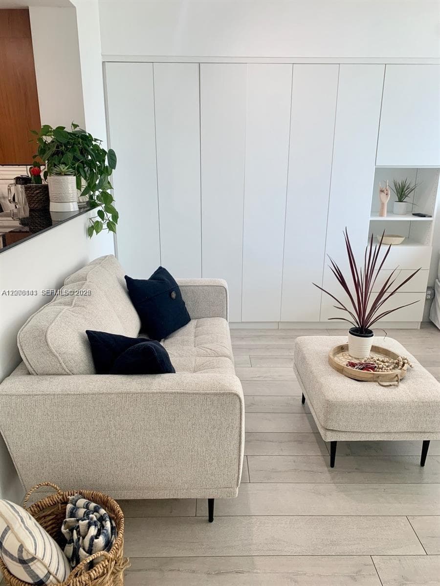 335 S Biscayne Blvd 1106 photo 7