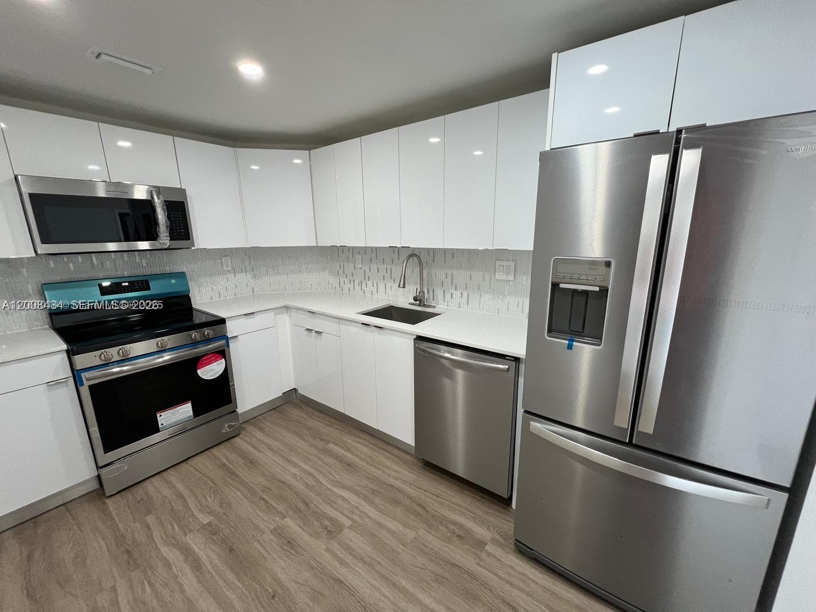 500 Bayview Dr 1120 photo 2
