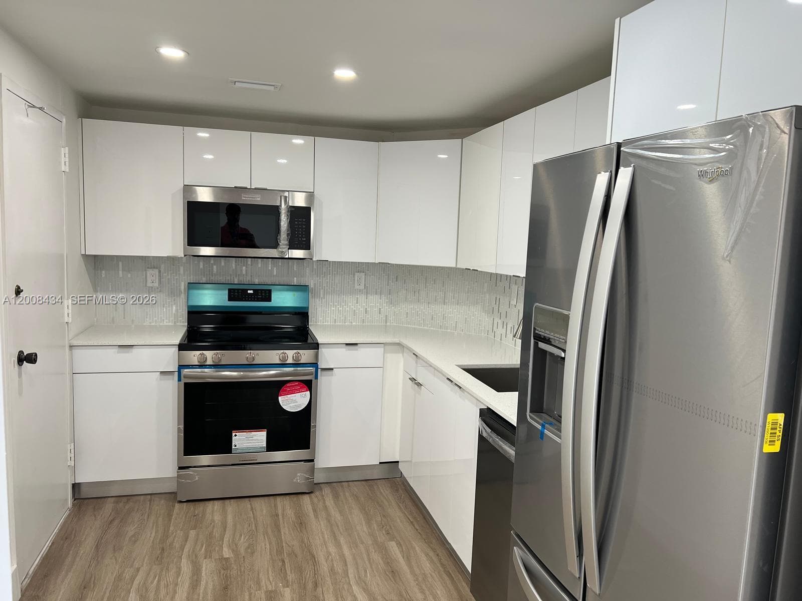 500 Bayview Dr 1120 photo 8
