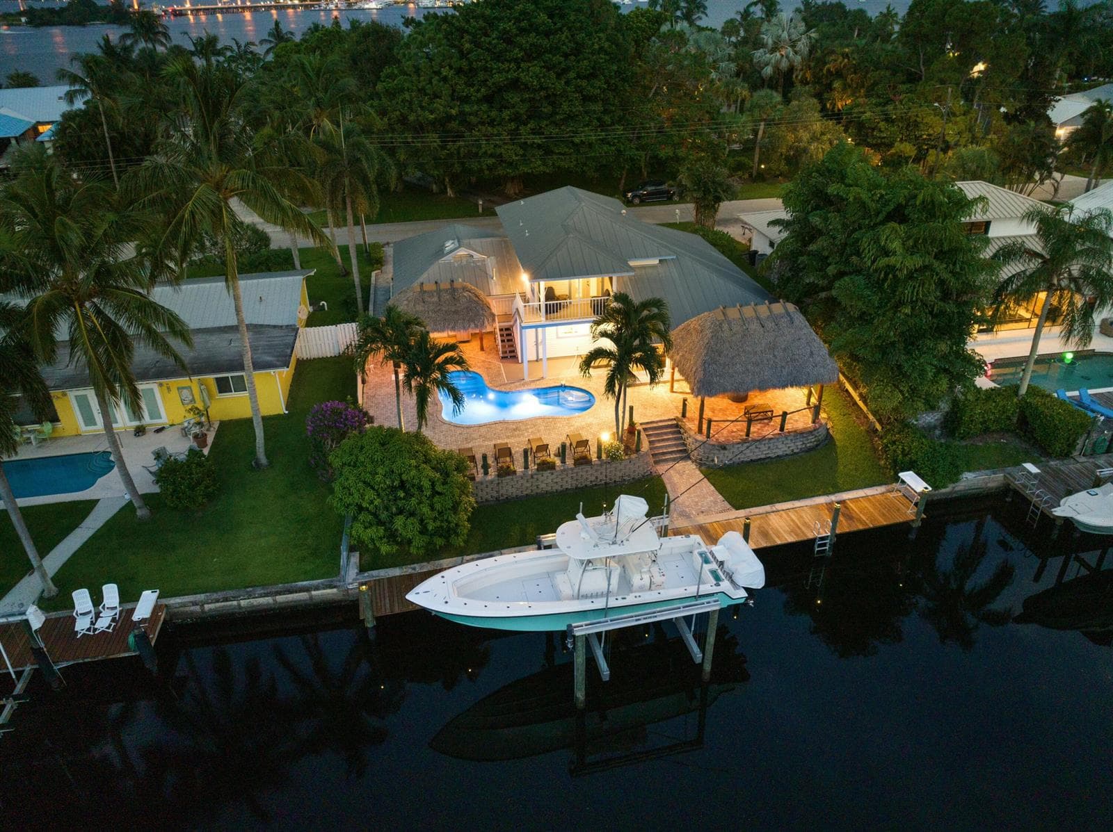 1359 SW Dyer Point Road photo 2