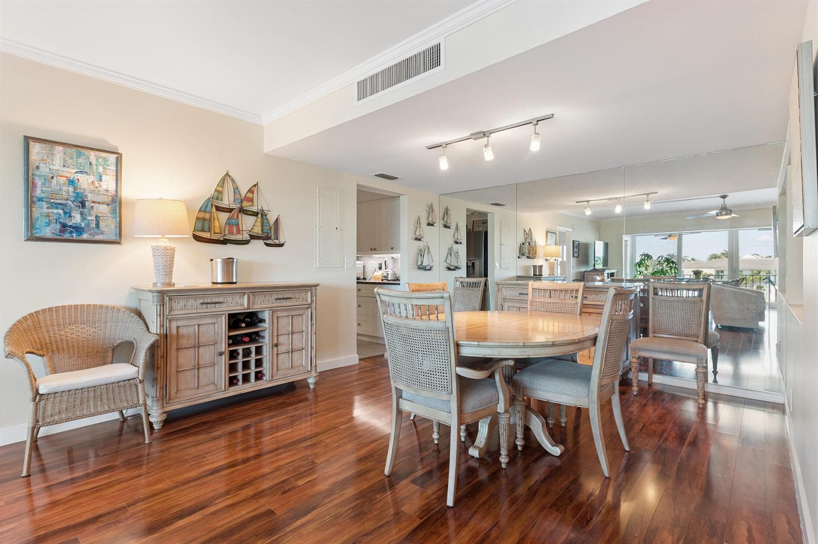 555 SE 6th Avenue 3d photo 5