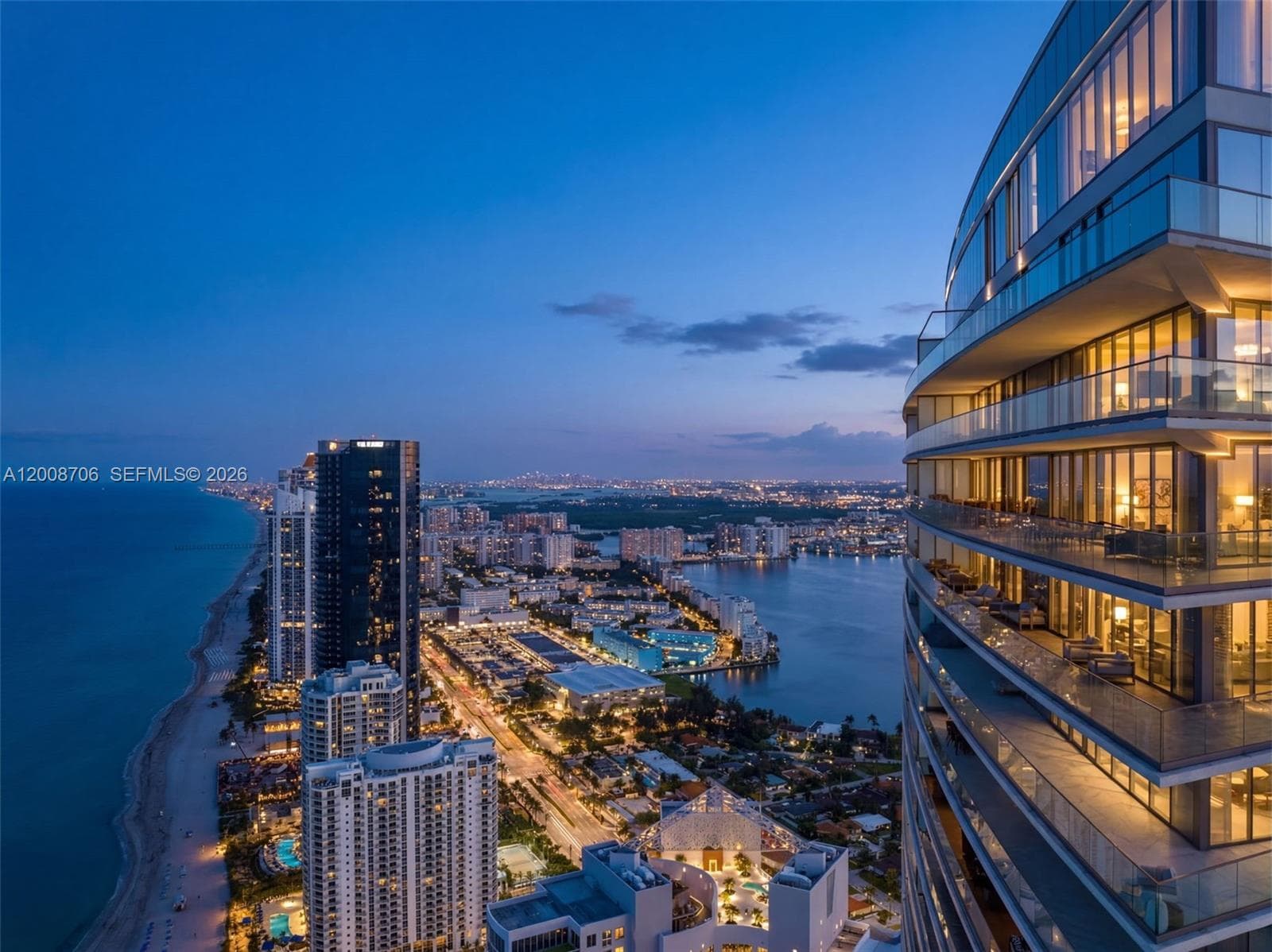 18975 Collins Ave 4
