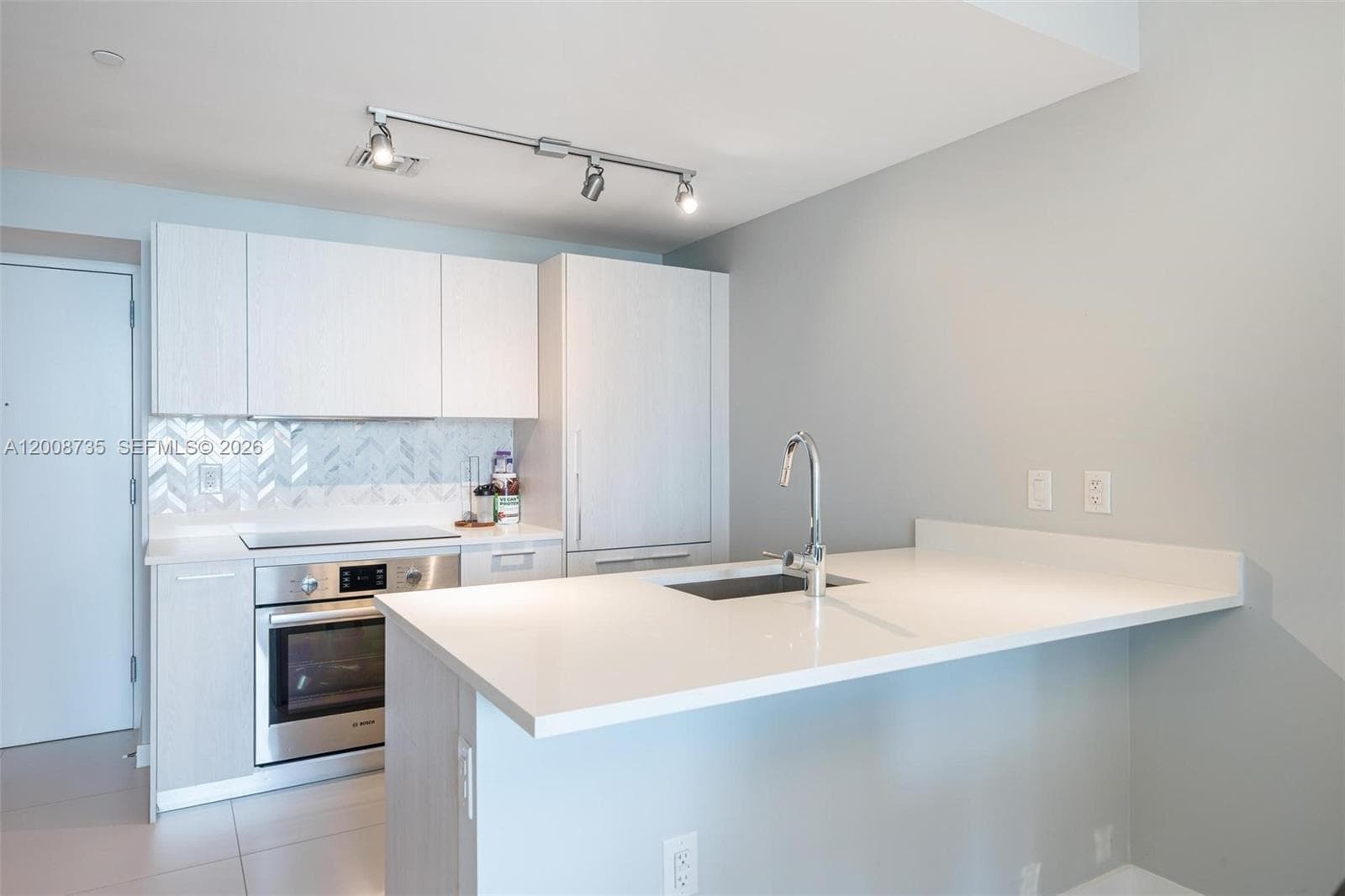 501 NE 31st St 2703 photo 4