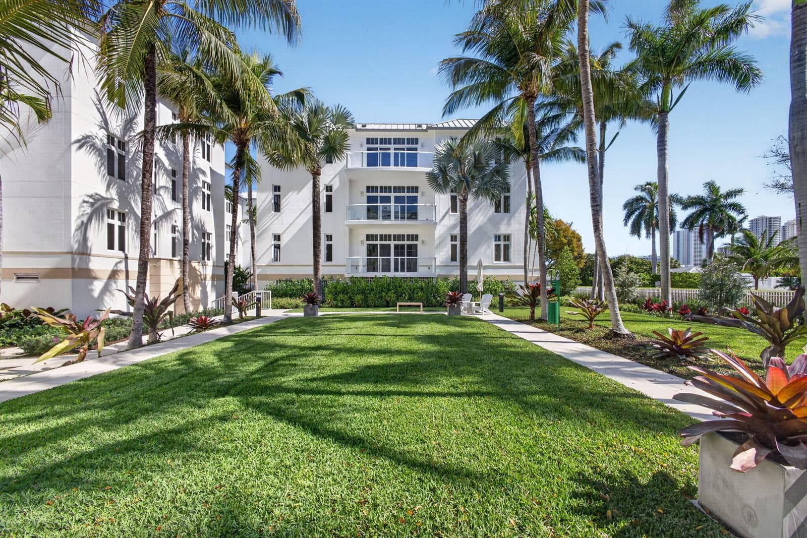 182 Lake Drive #5-301 1