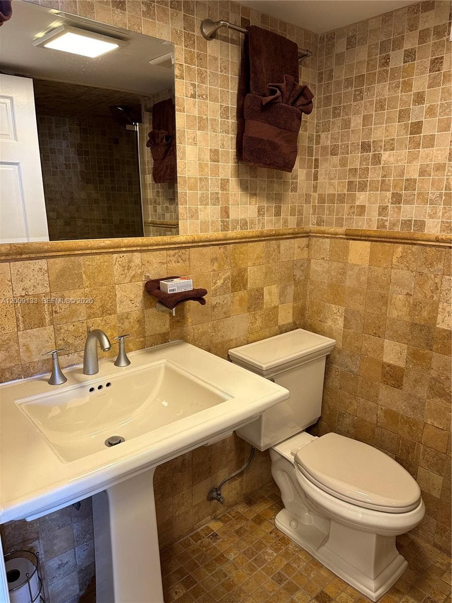 6039 Collins Ave 1510 photo 14