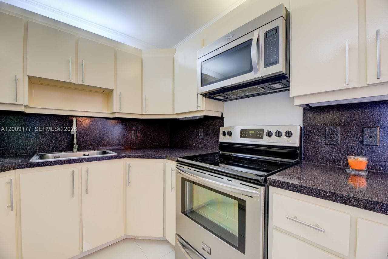 2500 NE 135th St C1011 photo 15
