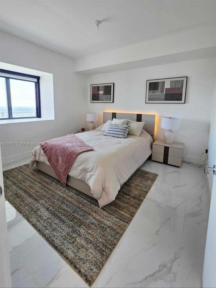 700 NE 24 St 3903 photo 8