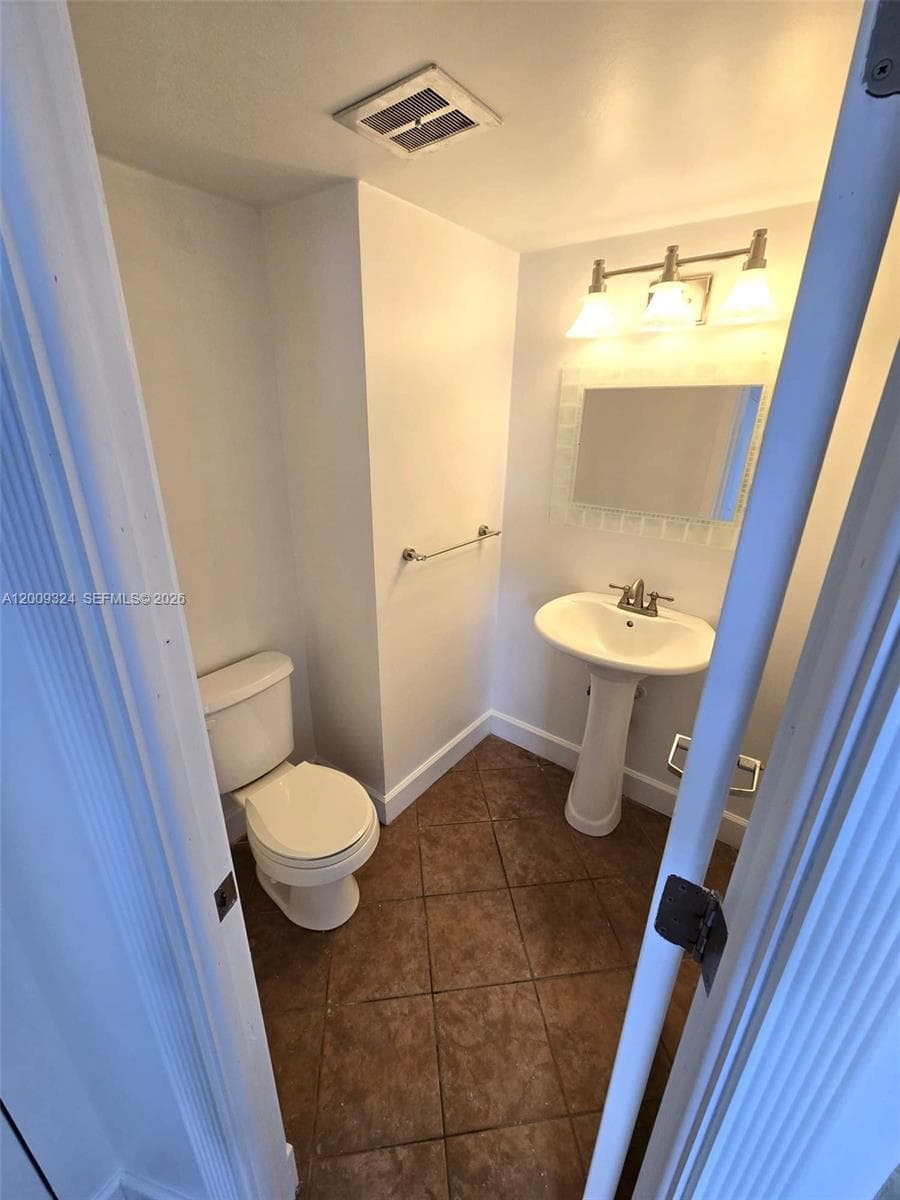 3703 166th St 609 photo 9