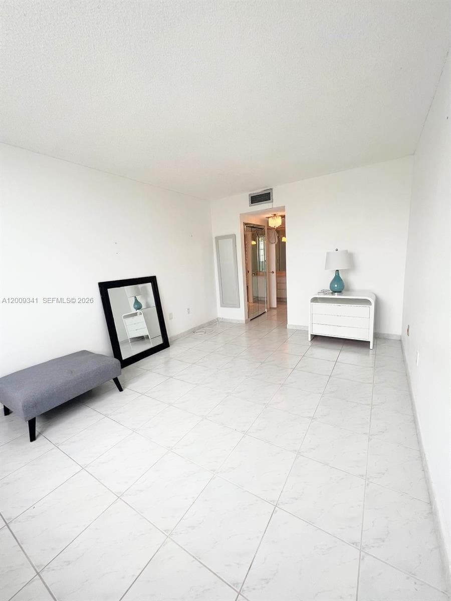 300 Bayview Dr 915 photo 5