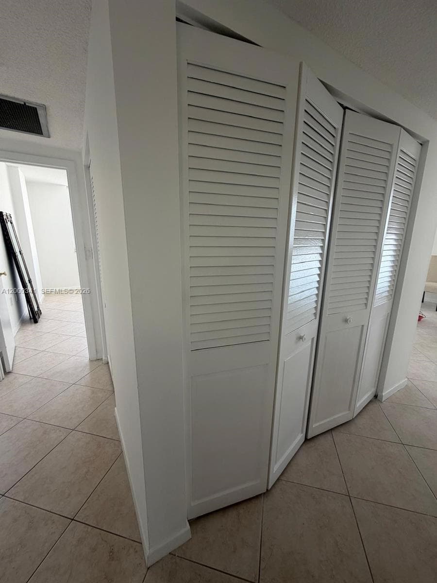 300 Bayview Dr 915 photo 11