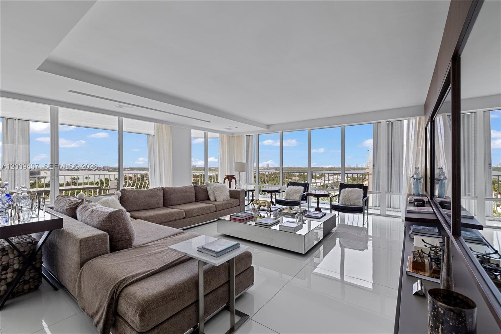 10155 Collins Ave 1
