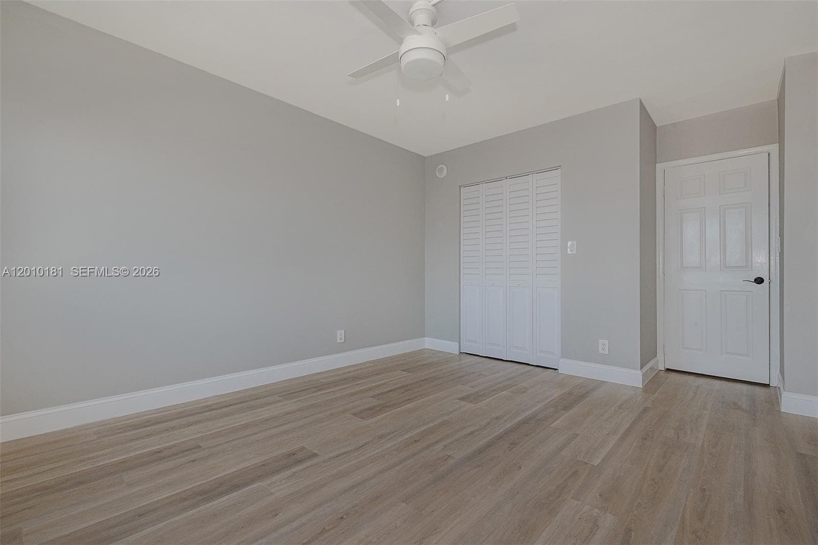 200 S Birch Rd 604 photo 16