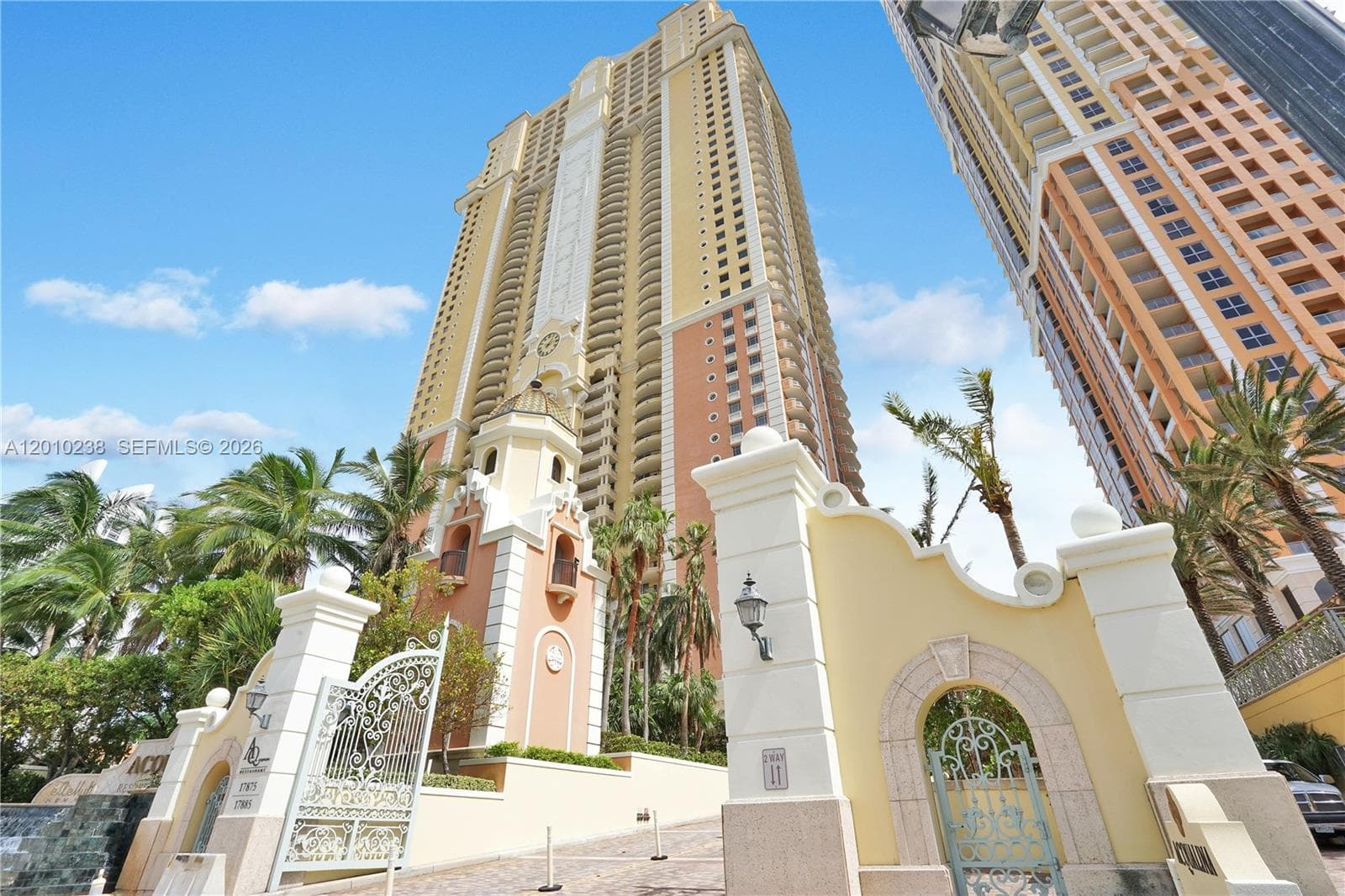 17875 Collins Ave 1