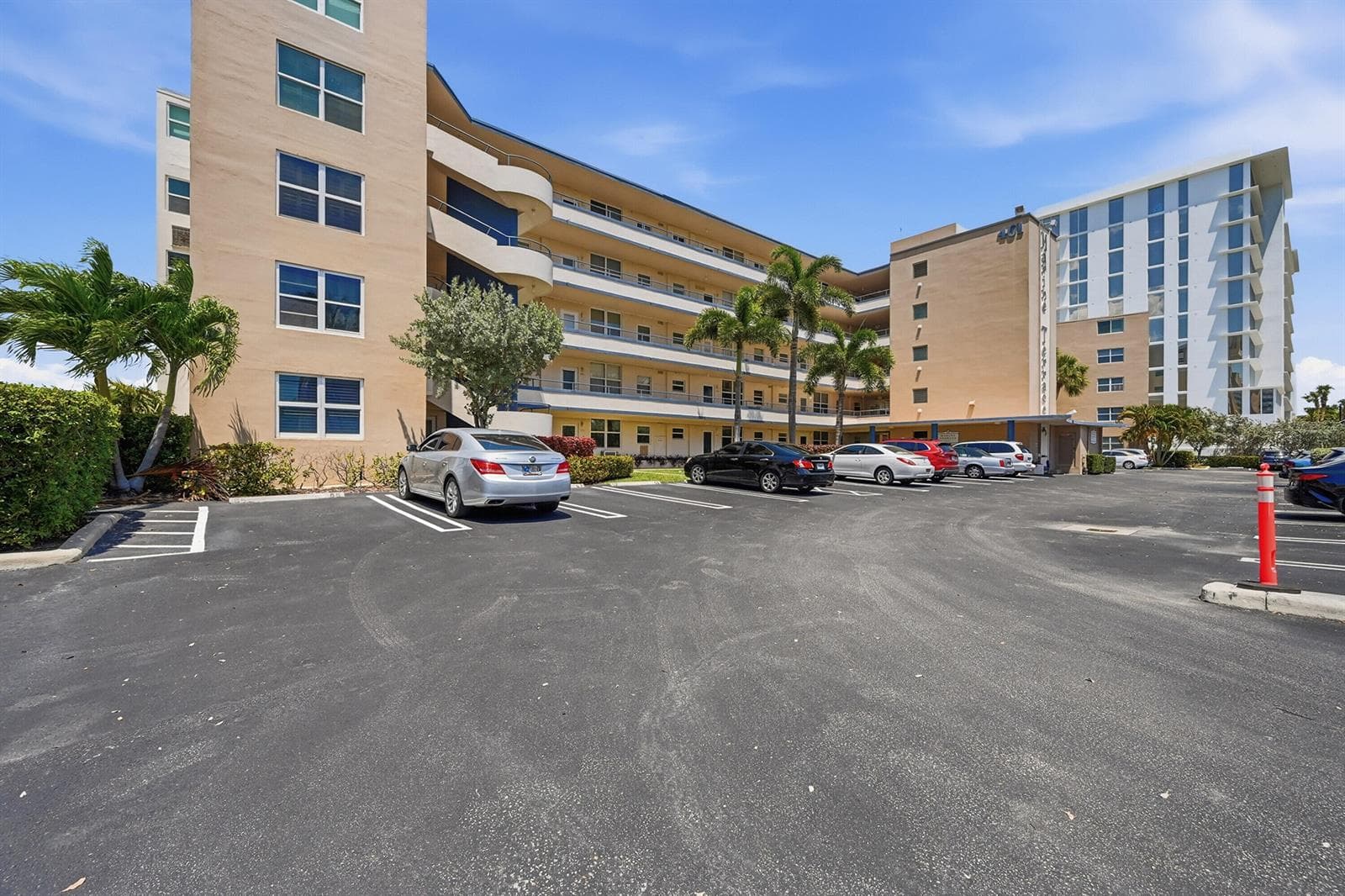 401 N Riverside Drive 408 photo 4