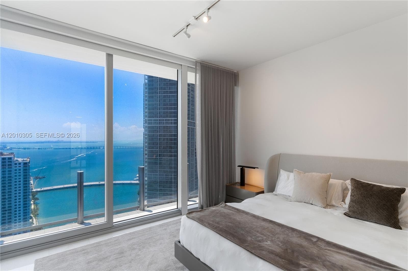 300 Biscayne Boulevard Way 3503C photo 25