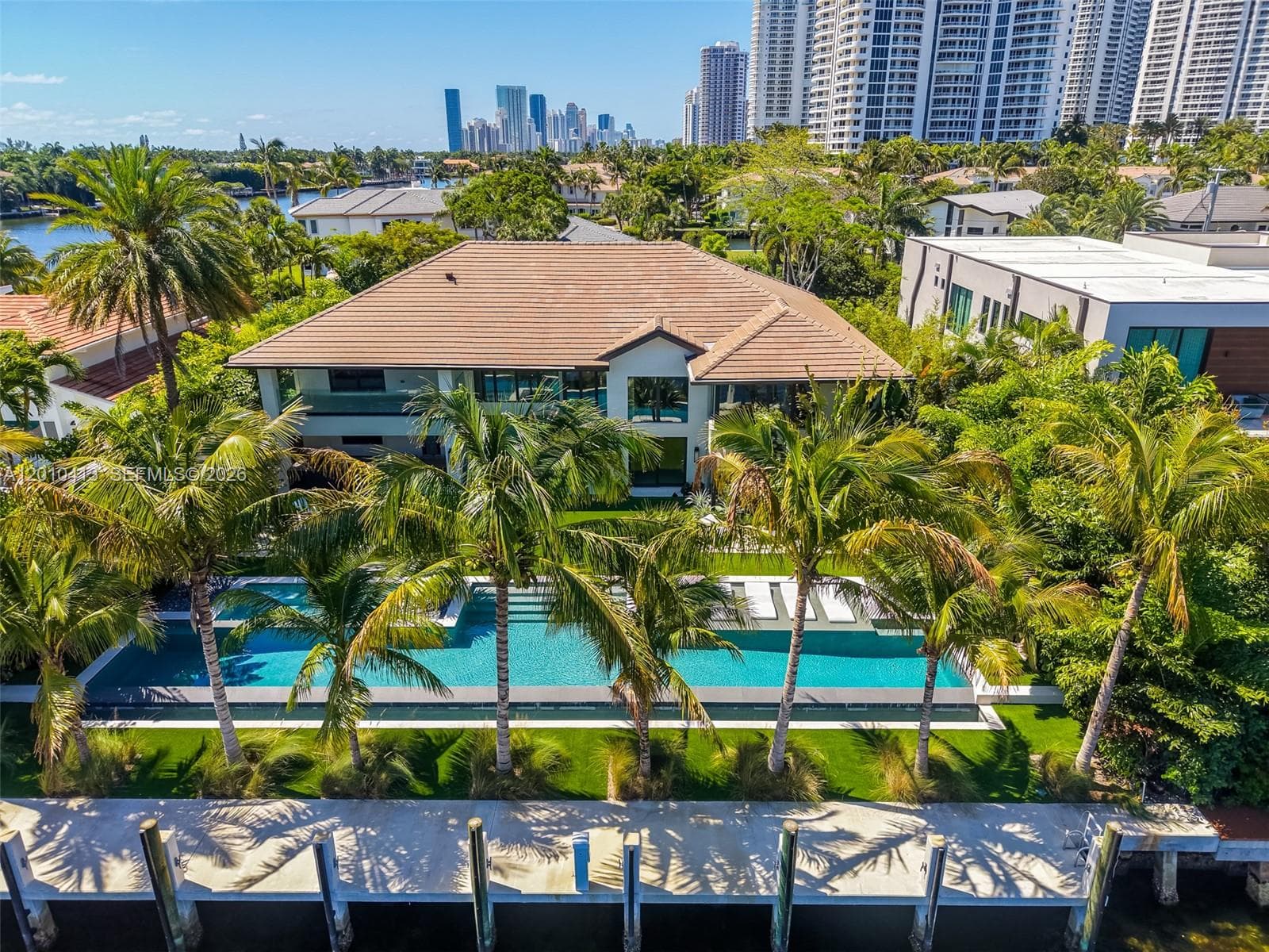 110 Holiday Dr 2