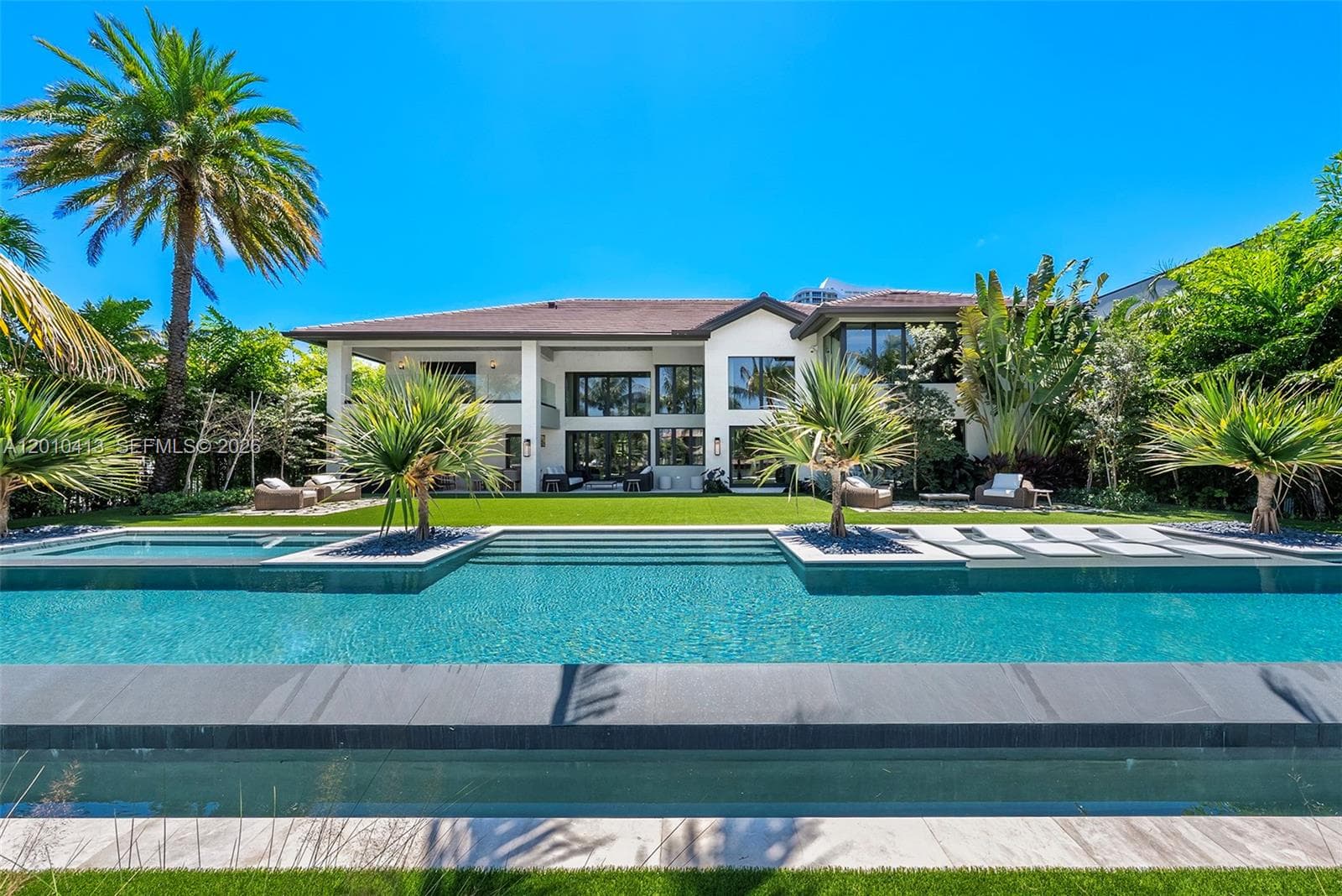 110 Holiday Dr 1