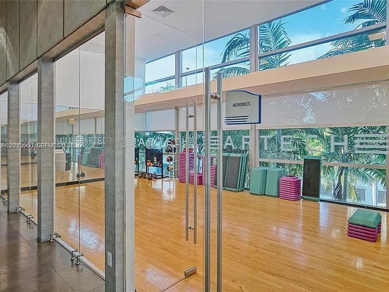 2950 NE 188th St 448 photo 20