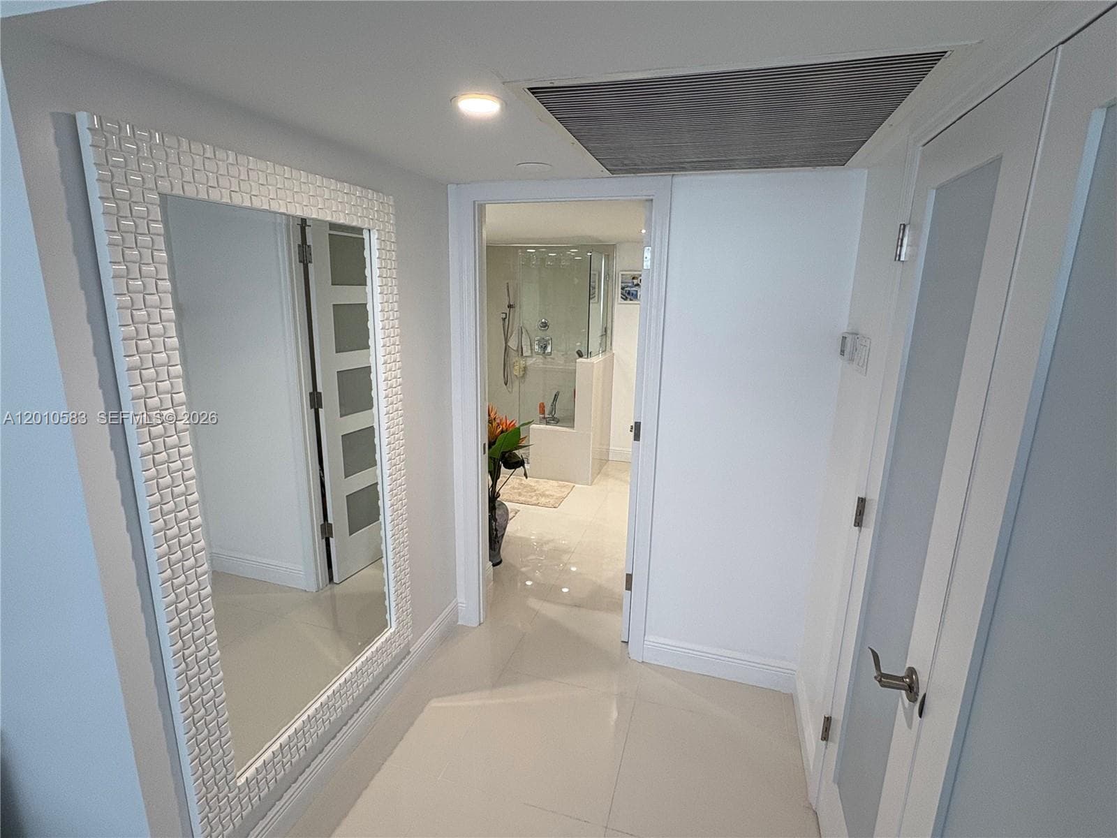 2030 Ocean Dr 1812 photo 16