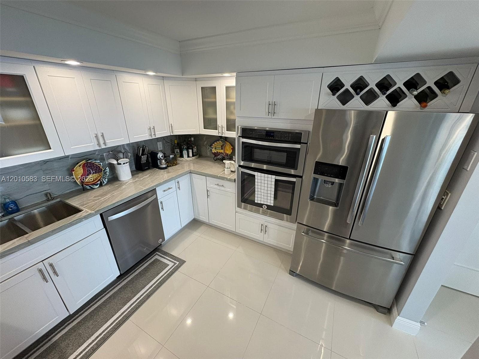 2030 Ocean Dr 1812 photo 7