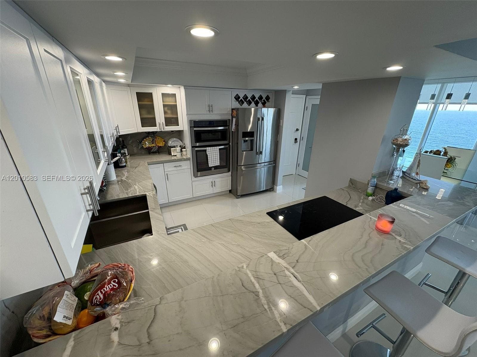2030 Ocean Dr 1812 photo 8