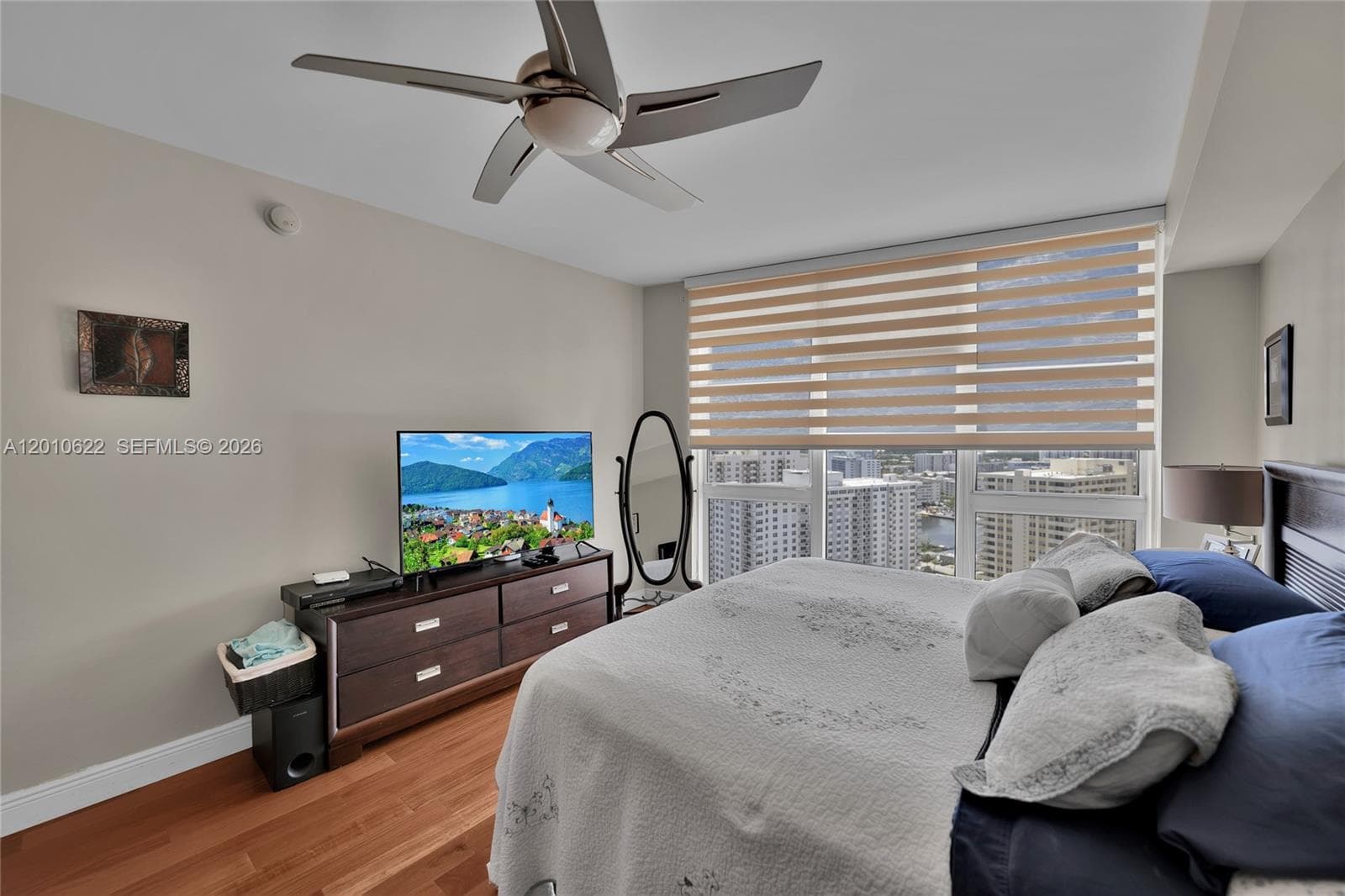 1800 Ocean Dr 2205 photo 18