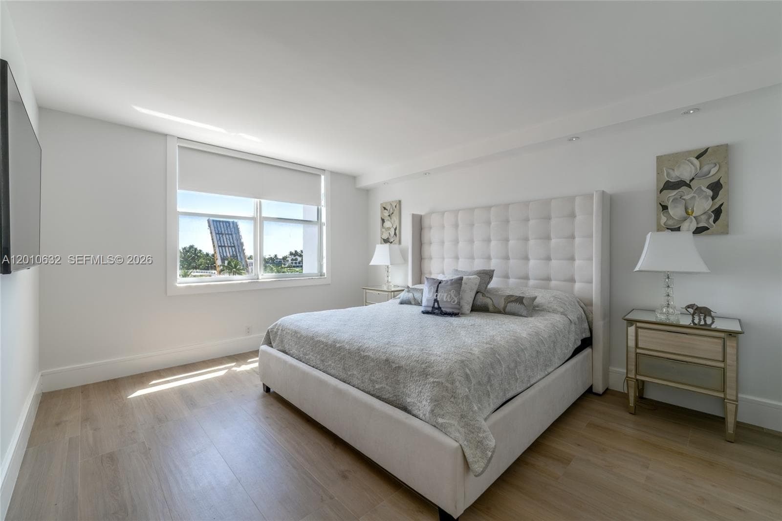 2639 N Riverside Dr 501 photo 17