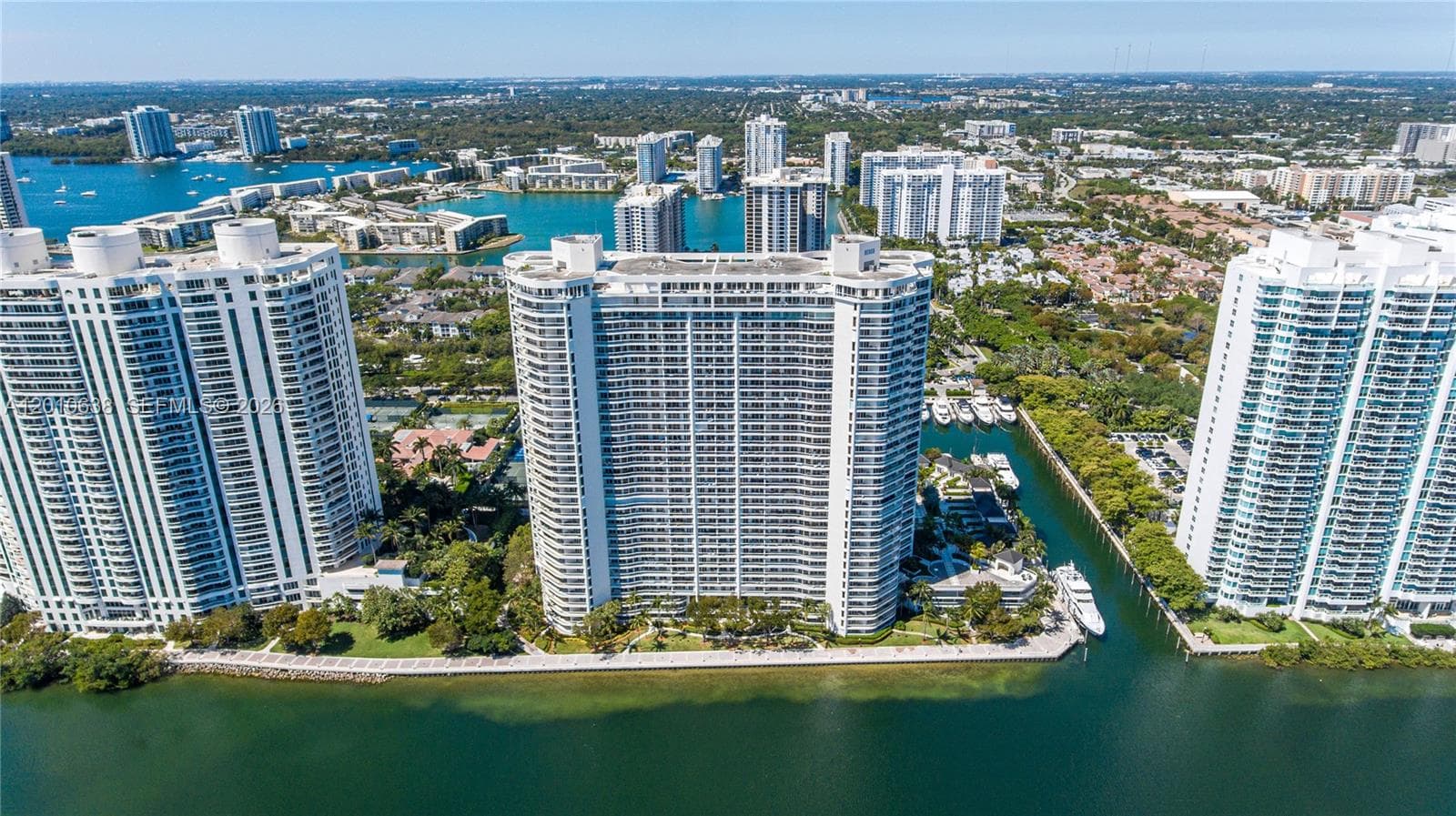 7000 Island Blvd 1402 photo 13